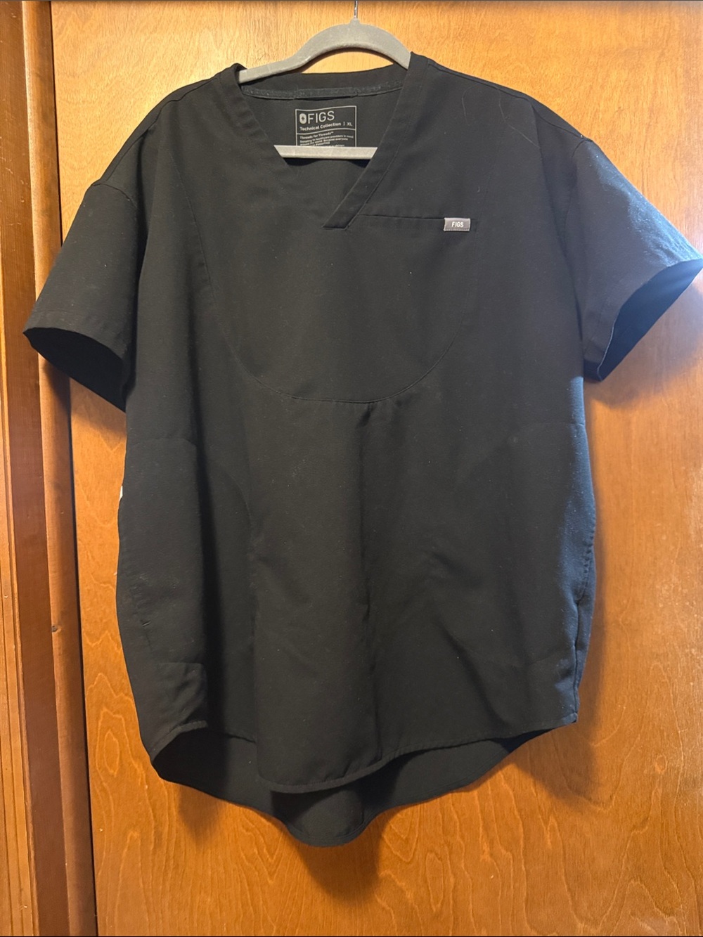 FIGS womens Black Short Sleeve V-Neck Scrub Top xl